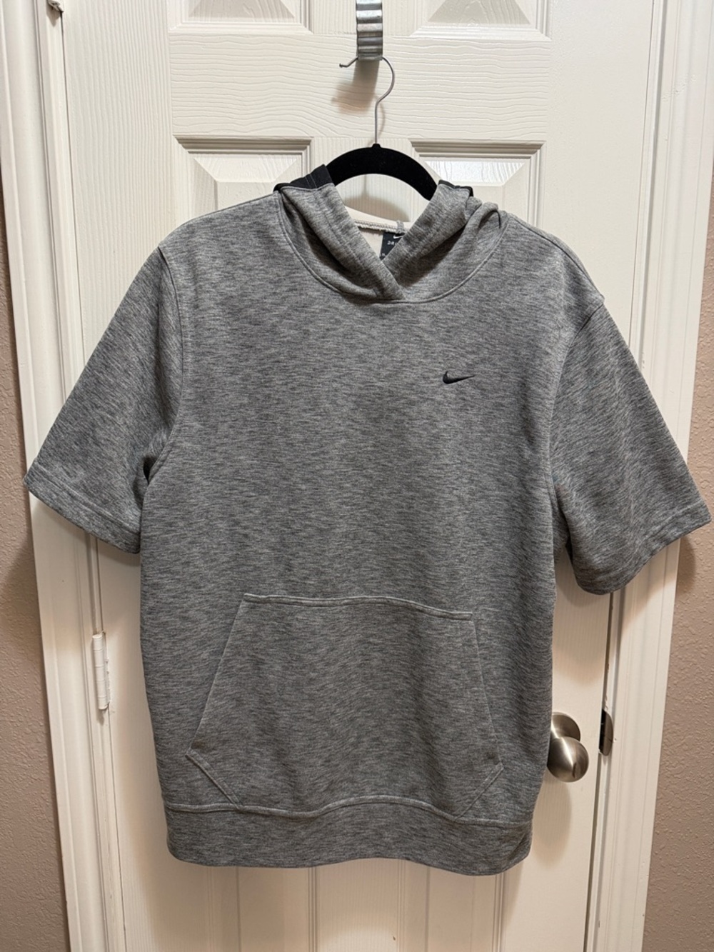 Nike Men’s Heather Gray Short-Sleeve Crewneck Hoodie